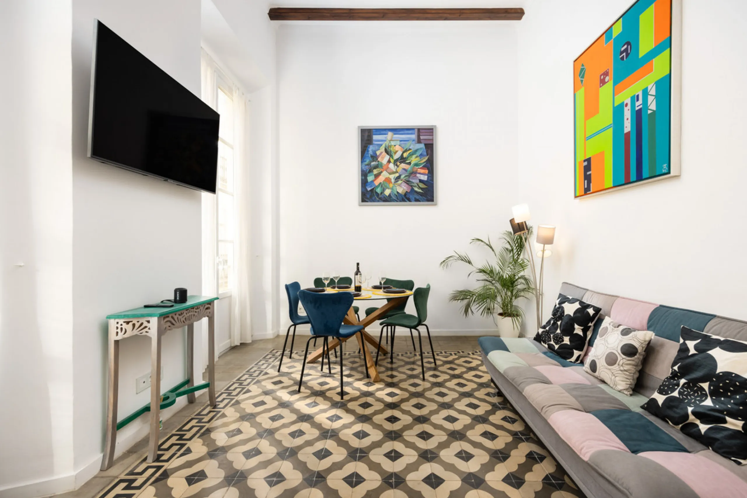 Apartment - Middle Floor Apartment в продаже в Málaga, Málaga. В доме 4 спален и 3 ванных комнат. Площадь дома 168 м²