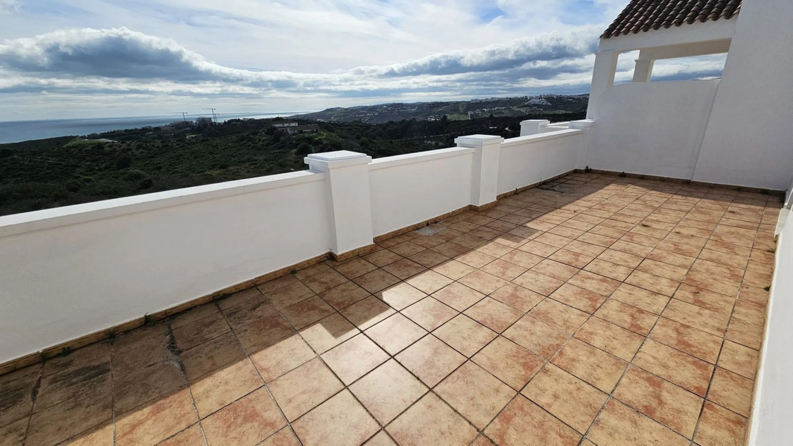 House - Townhouse в продаже в Casares, Málaga. В доме 2 спален и 3 ванных комнат. Площадь дома 205 м²