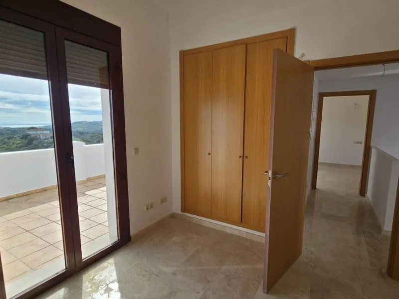 House - Townhouse в продаже в Casares, Málaga. В доме 2 спален и 3 ванных комнат. Площадь дома 205 м²
