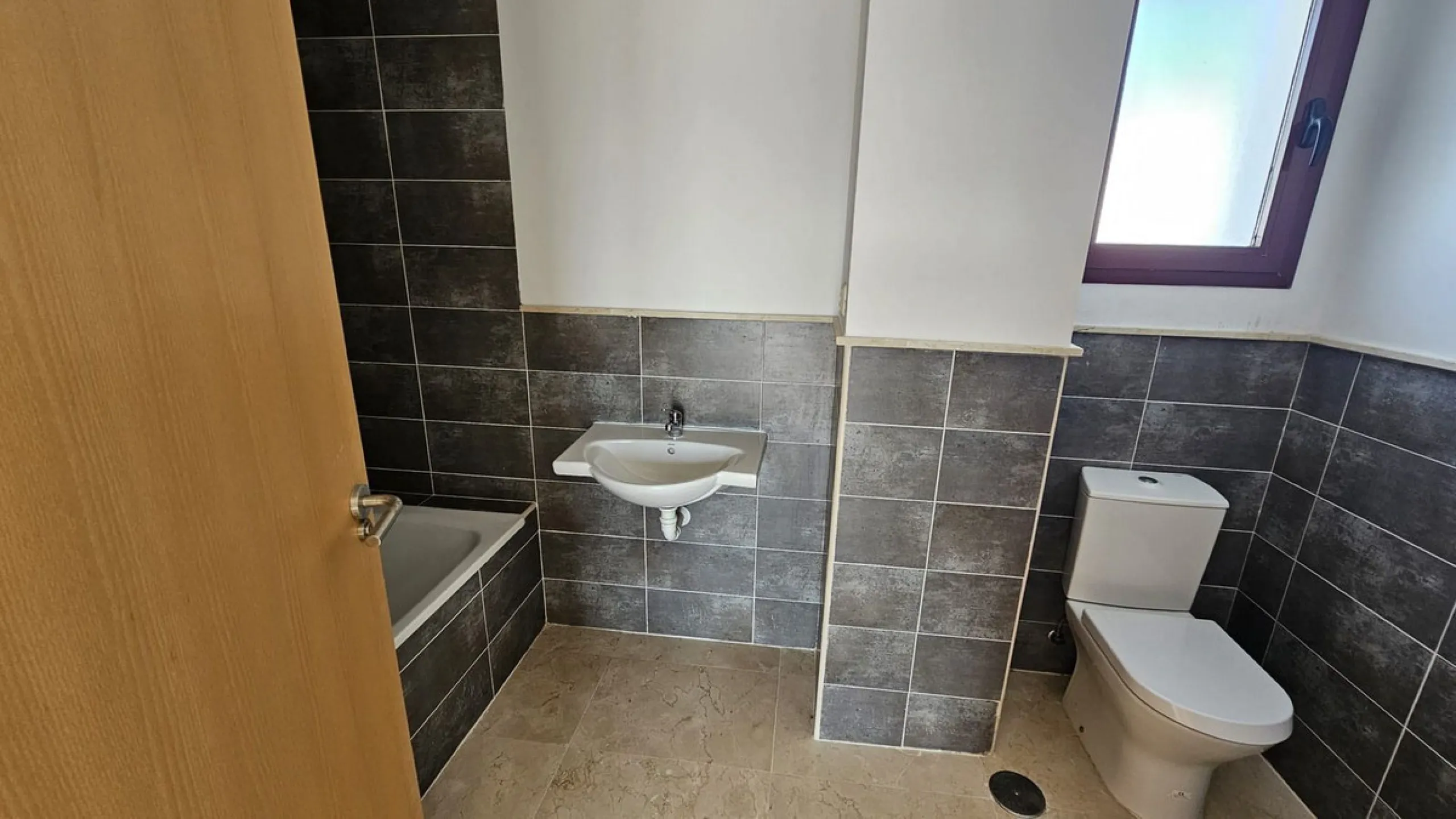 House - Townhouse в продаже в Casares, Málaga. В доме 2 спален и 3 ванных комнат. Площадь дома 205 м²