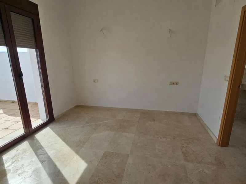 House - Townhouse в продаже в Casares, Málaga. В доме 2 спален и 3 ванных комнат. Площадь дома 205 м²