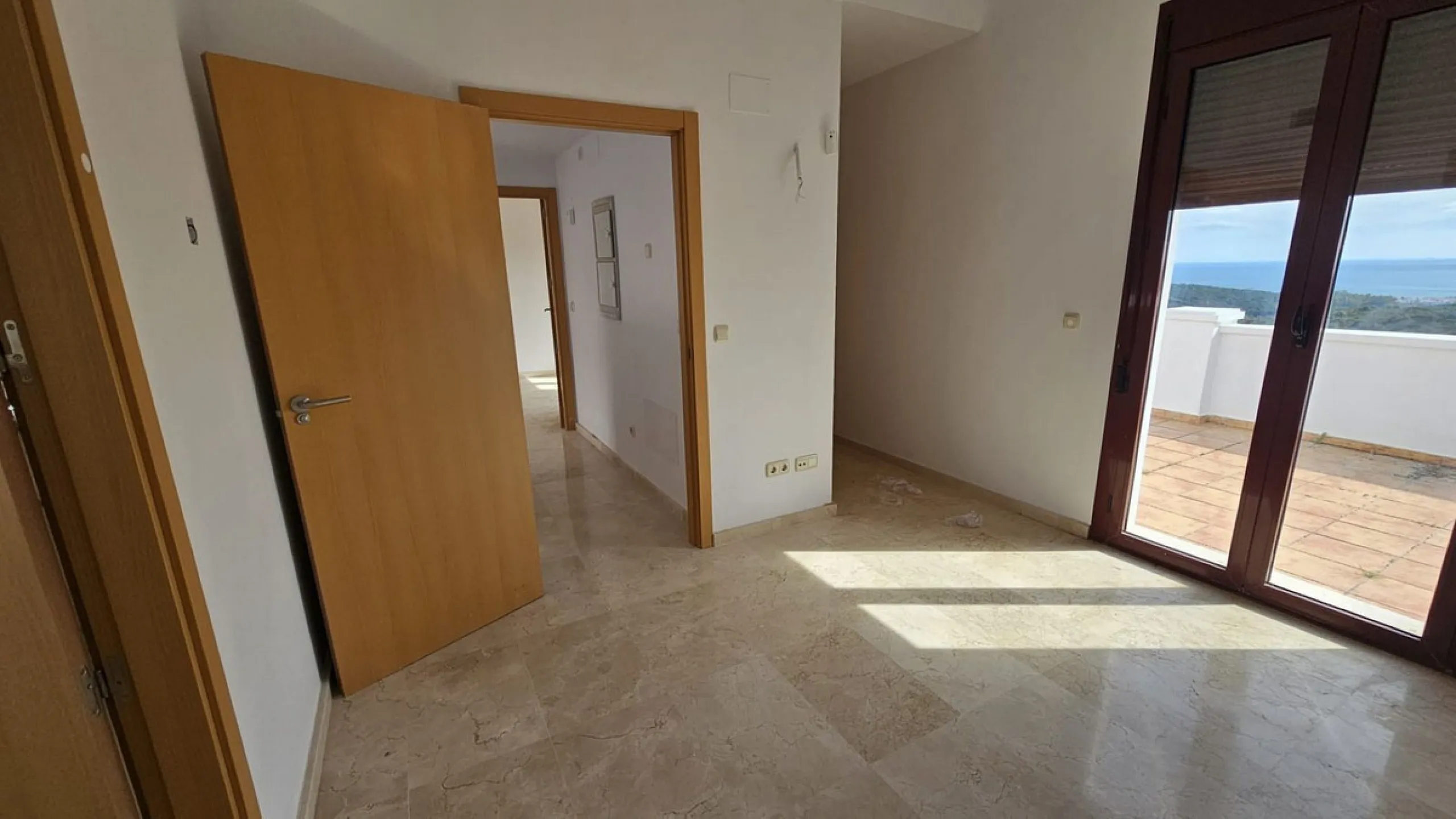 House - Townhouse в продаже в Casares, Málaga. В доме 2 спален и 3 ванных комнат. Площадь дома 205 м²