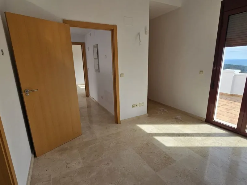 House - Townhouse в продаже в Casares, Málaga. В доме 2 спален и 3 ванных комнат. Площадь дома 205 м²