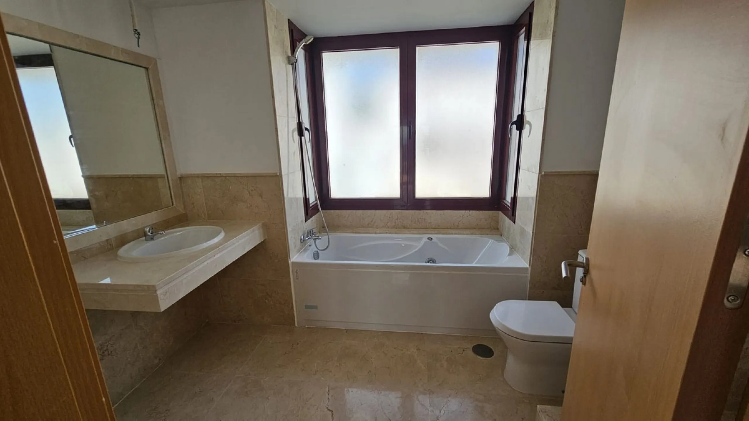 House - Townhouse в продаже в Casares, Málaga. В доме 2 спален и 3 ванных комнат. Площадь дома 205 м²