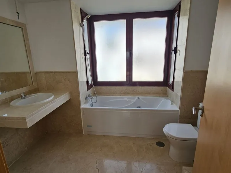 House - Townhouse в продаже в Casares, Málaga. В доме 2 спален и 3 ванных комнат. Площадь дома 205 м²