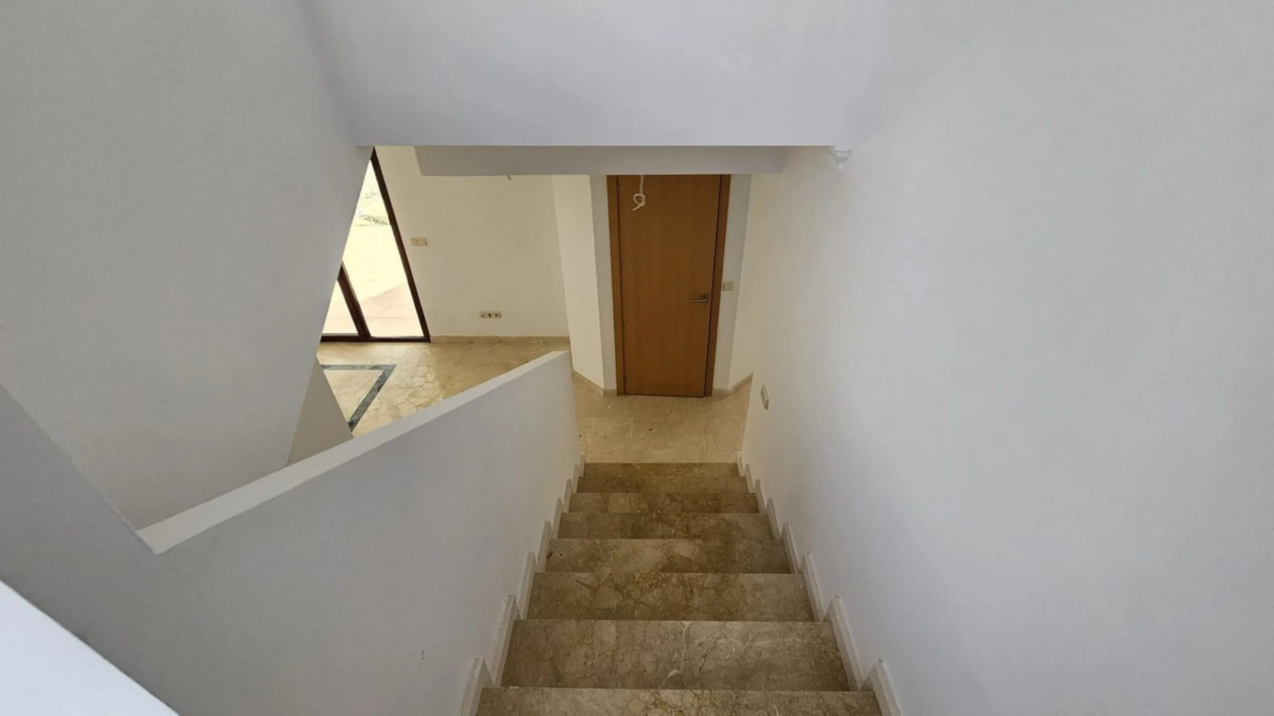 House - Townhouse в продаже в Casares, Málaga. В доме 2 спален и 3 ванных комнат. Площадь дома 205 м²