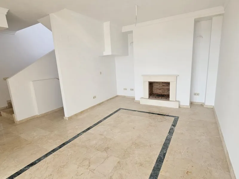 House - Townhouse в продаже в Casares, Málaga. В доме 2 спален и 3 ванных комнат. Площадь дома 205 м²