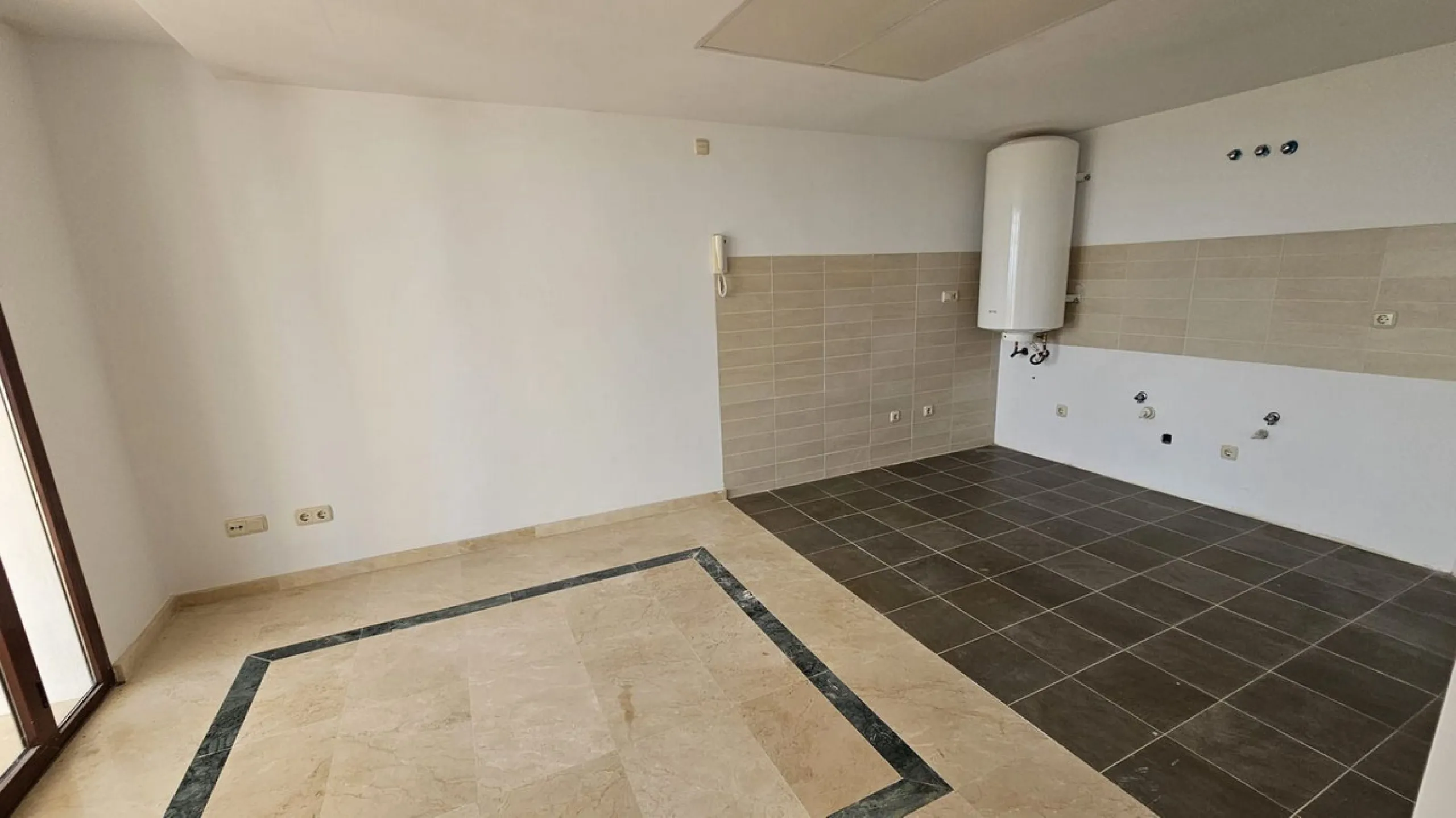 House - Townhouse в продаже в Casares, Málaga. В доме 2 спален и 3 ванных комнат. Площадь дома 205 м²