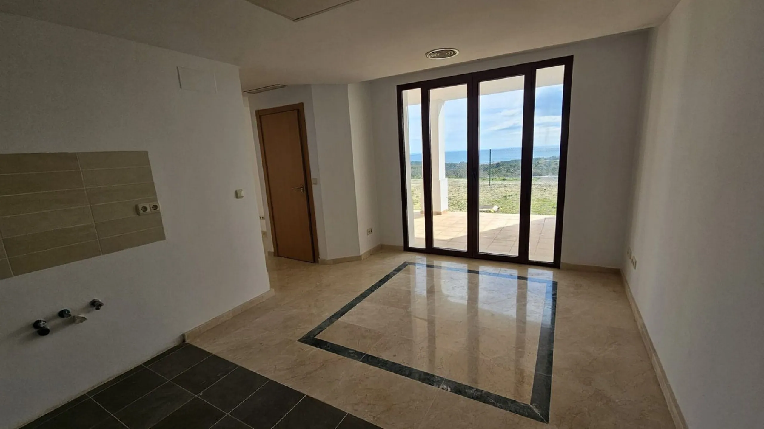 House - Townhouse в продаже в Casares, Málaga. В доме 2 спален и 3 ванных комнат. Площадь дома 205 м²