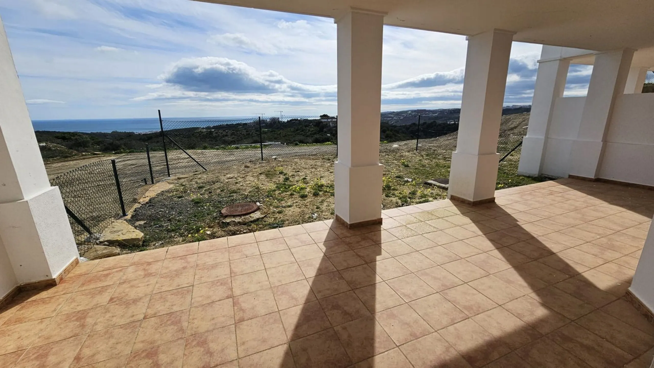 House - Townhouse в продаже в Casares, Málaga. В доме 2 спален и 3 ванных комнат. Площадь дома 205 м²