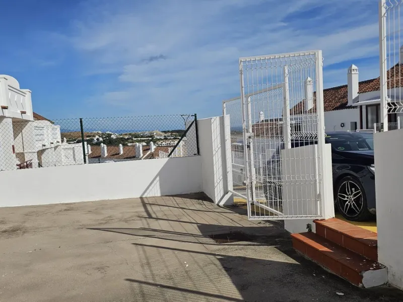 House - Townhouse в продаже в Casares, Málaga. В доме 2 спален и 3 ванных комнат. Площадь дома 211 м²