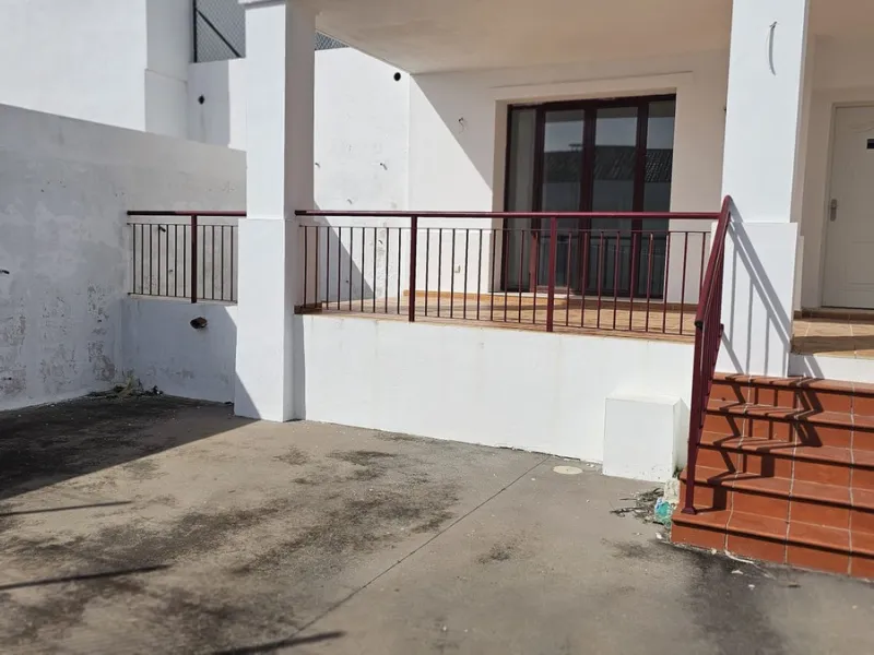 House - Townhouse в продаже в Casares, Málaga. В доме 2 спален и 3 ванных комнат. Площадь дома 211 м²