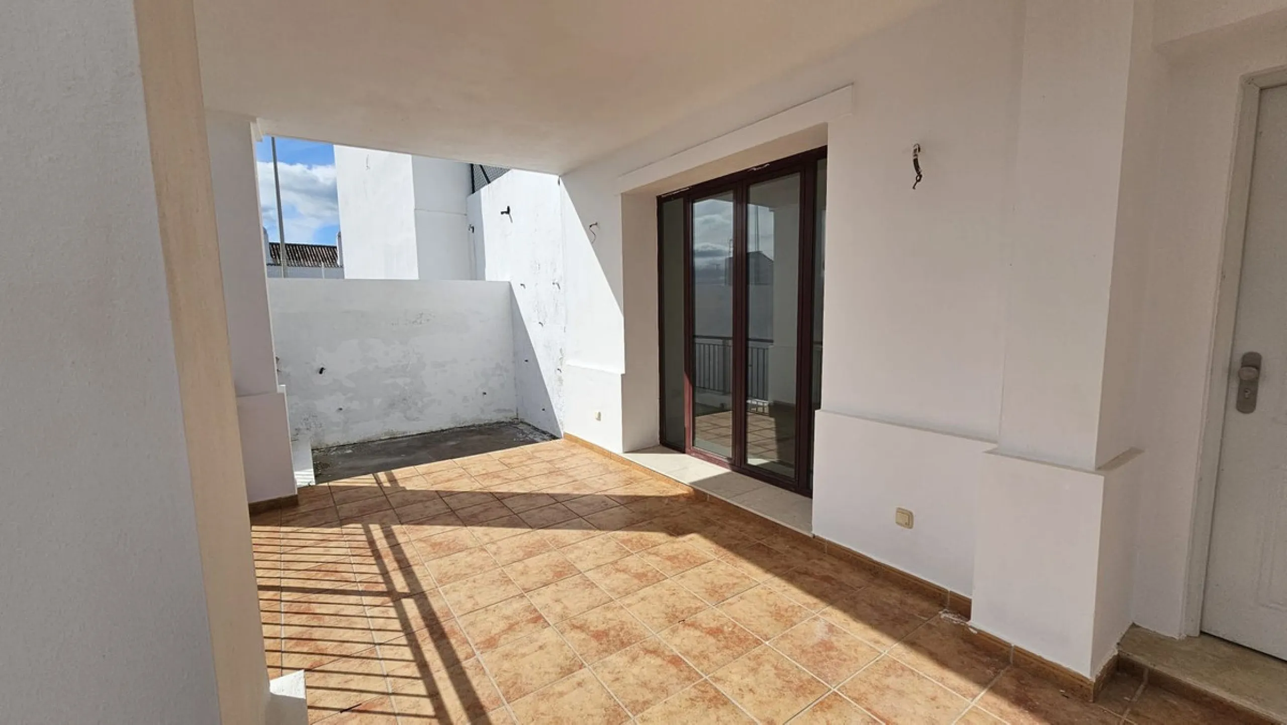 House - Townhouse в продаже в Casares, Málaga. В доме 2 спален и 3 ванных комнат. Площадь дома 211 м²