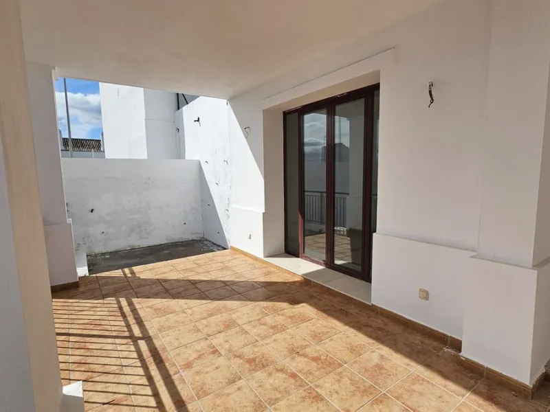 House - Townhouse в продаже в Casares, Málaga. В доме 2 спален и 3 ванных комнат. Площадь дома 211 м²