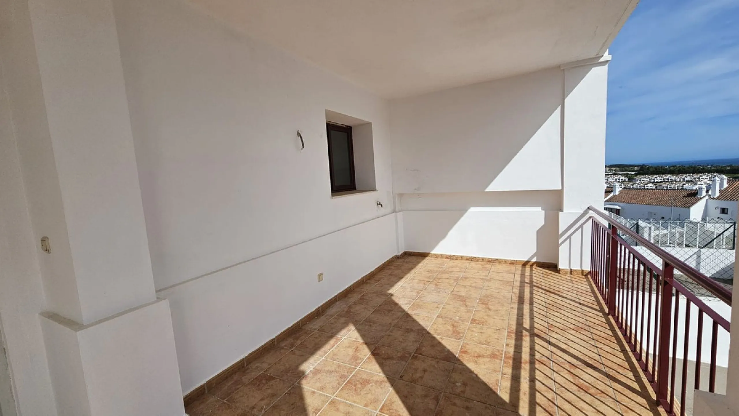 House - Townhouse в продаже в Casares, Málaga. В доме 2 спален и 3 ванных комнат. Площадь дома 211 м²