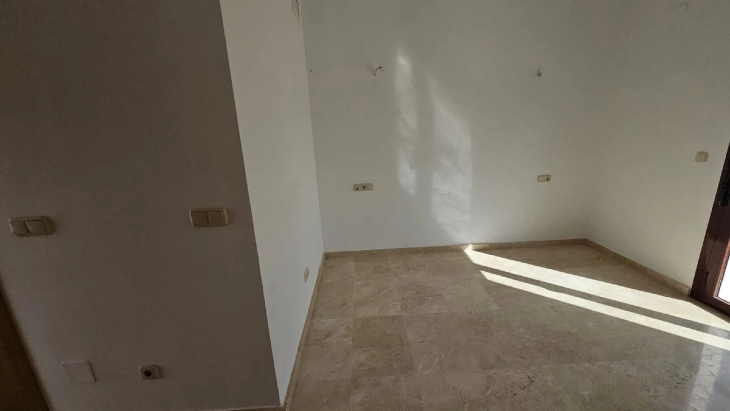 House - Townhouse в продаже в Casares, Málaga. В доме 2 спален и 3 ванных комнат. Площадь дома 211 м²