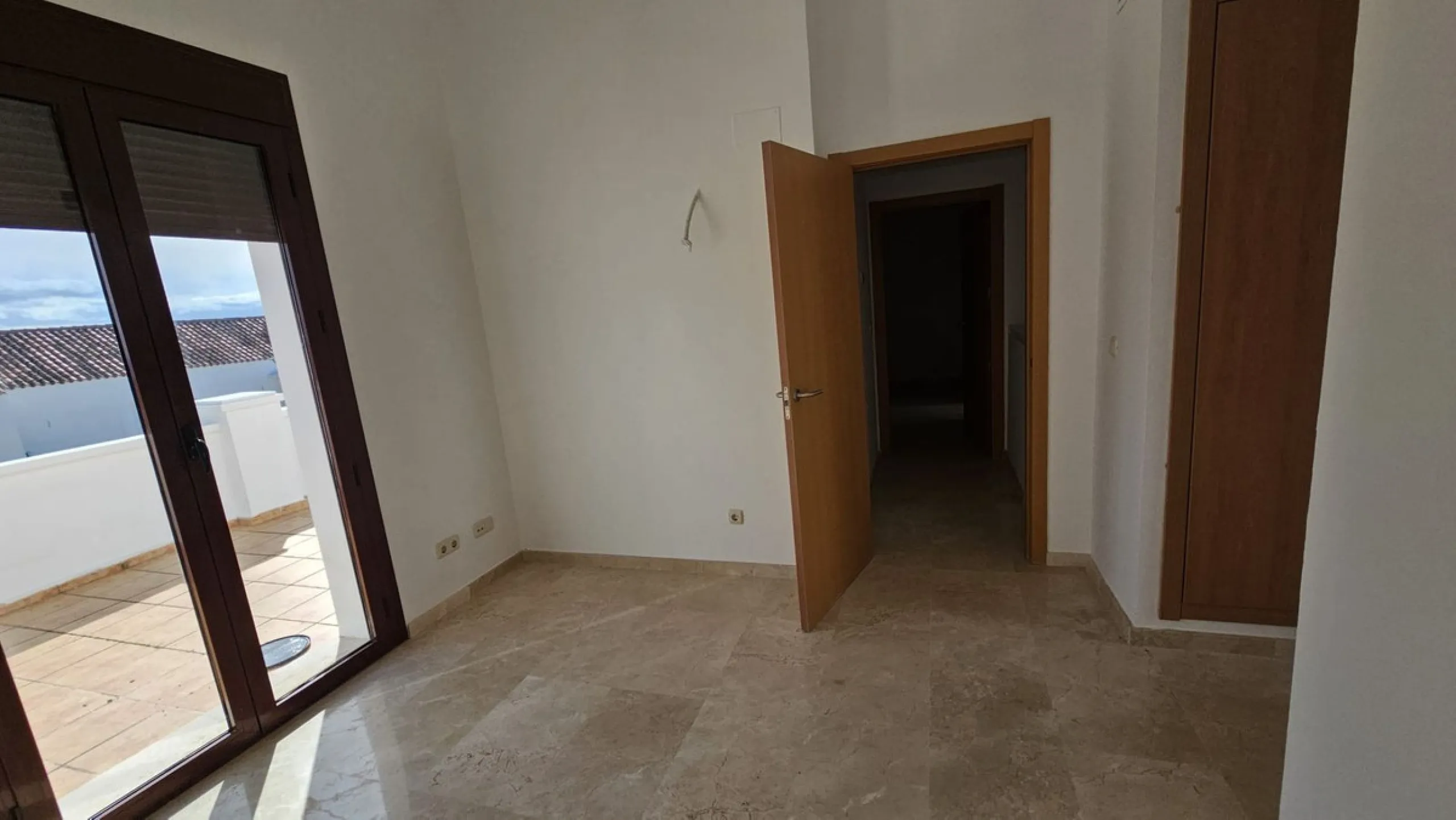House - Townhouse в продаже в Casares, Málaga. В доме 2 спален и 3 ванных комнат. Площадь дома 211 м²