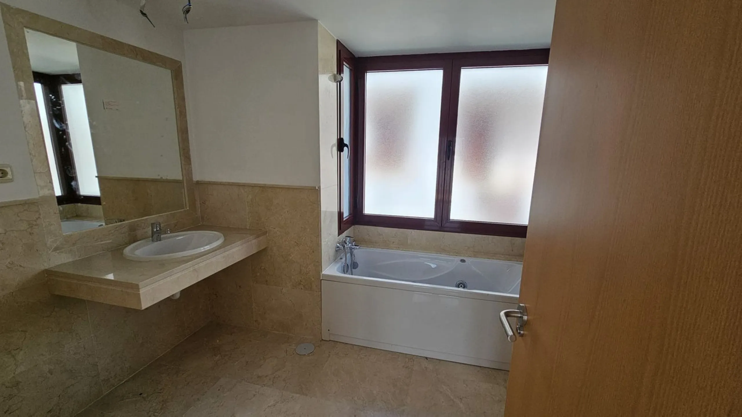 House - Townhouse в продаже в Casares, Málaga. В доме 2 спален и 3 ванных комнат. Площадь дома 211 м²