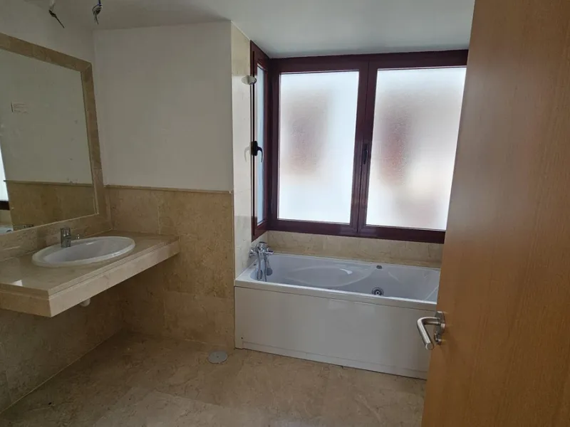 House - Townhouse в продаже в Casares, Málaga. В доме 2 спален и 3 ванных комнат. Площадь дома 211 м²