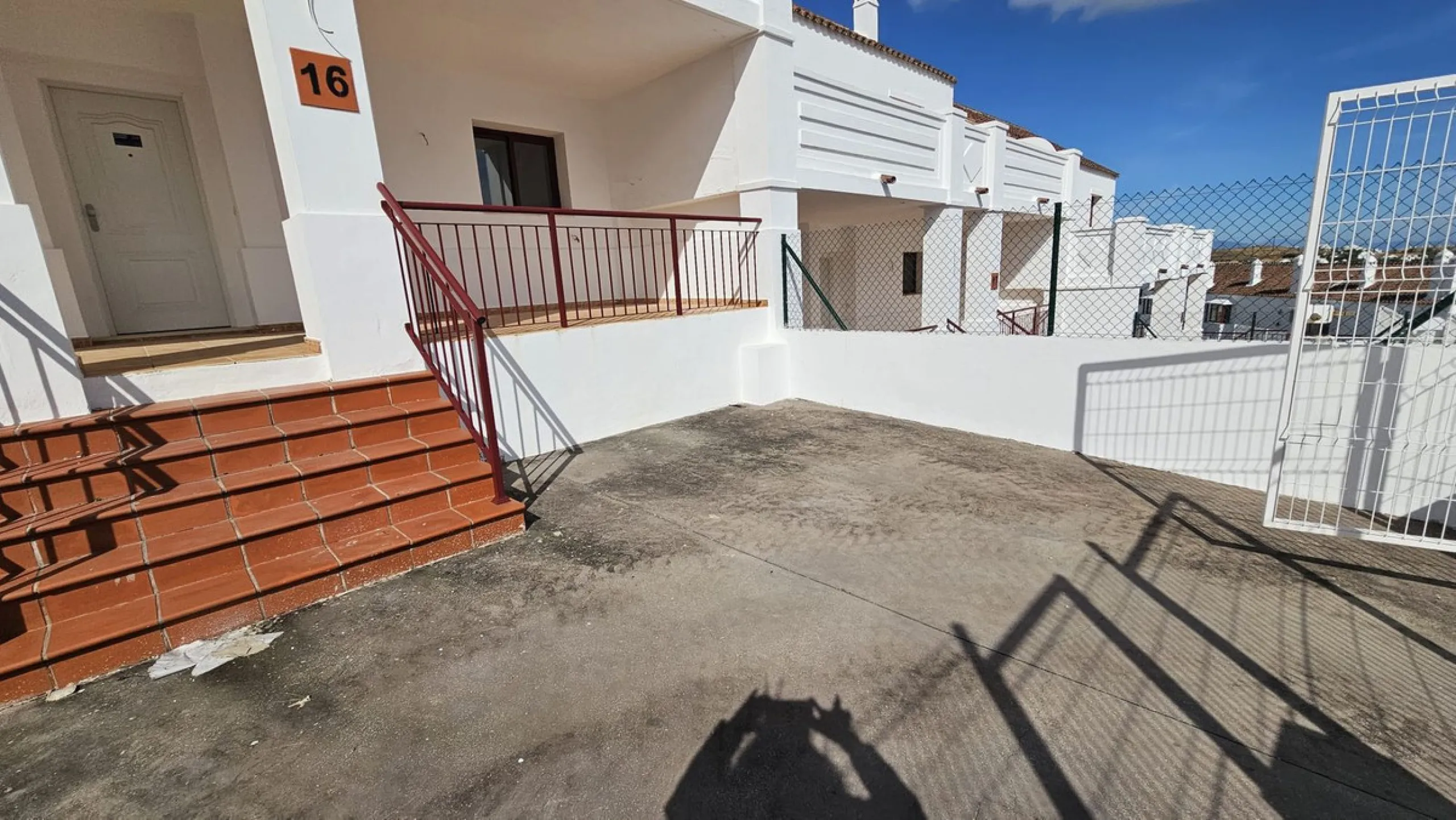 House - Townhouse в продаже в Casares, Málaga. В доме 2 спален и 3 ванных комнат. Площадь дома 208 м²