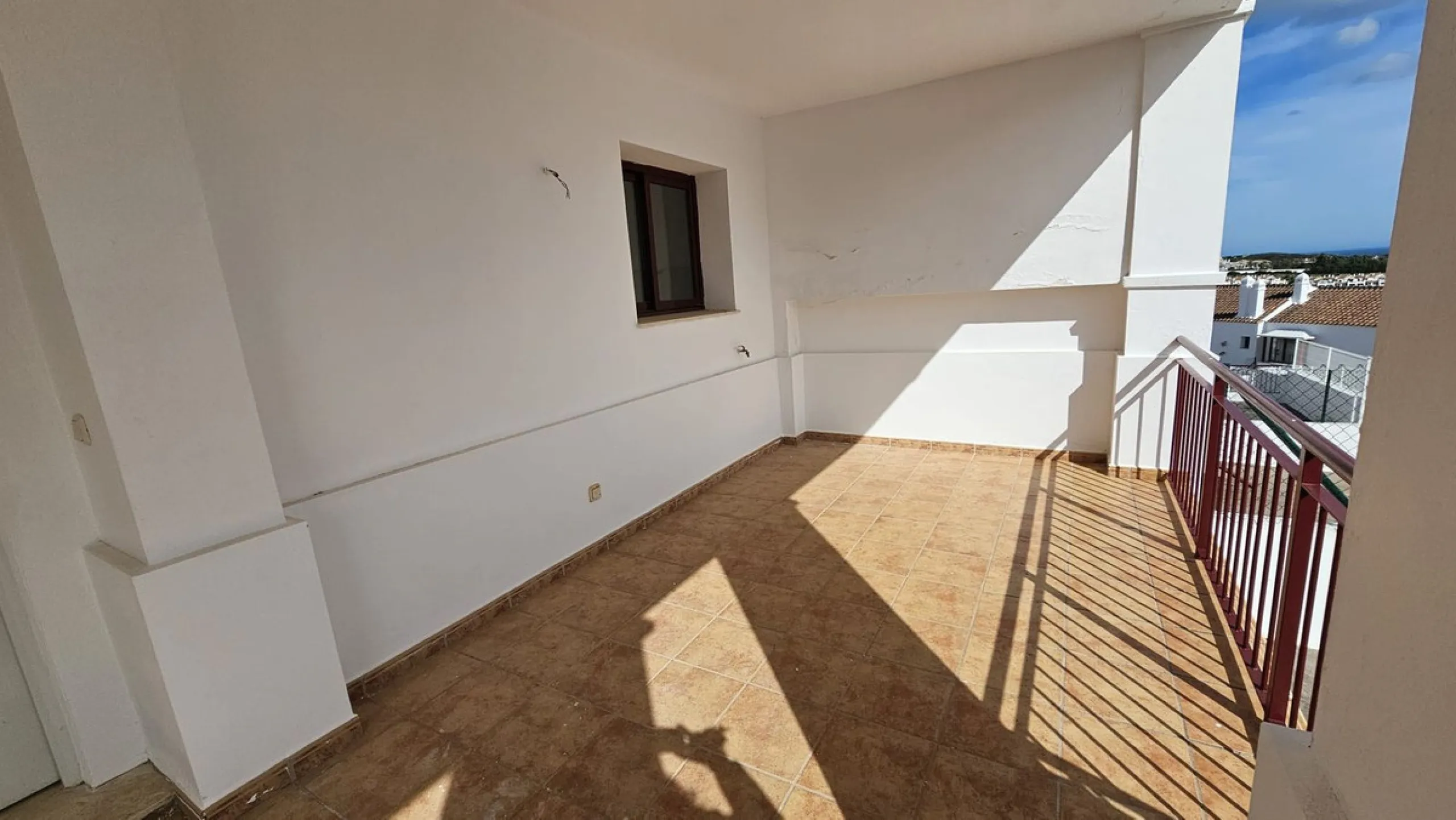 House - Townhouse в продаже в Casares, Málaga. В доме 2 спален и 3 ванных комнат. Площадь дома 208 м²