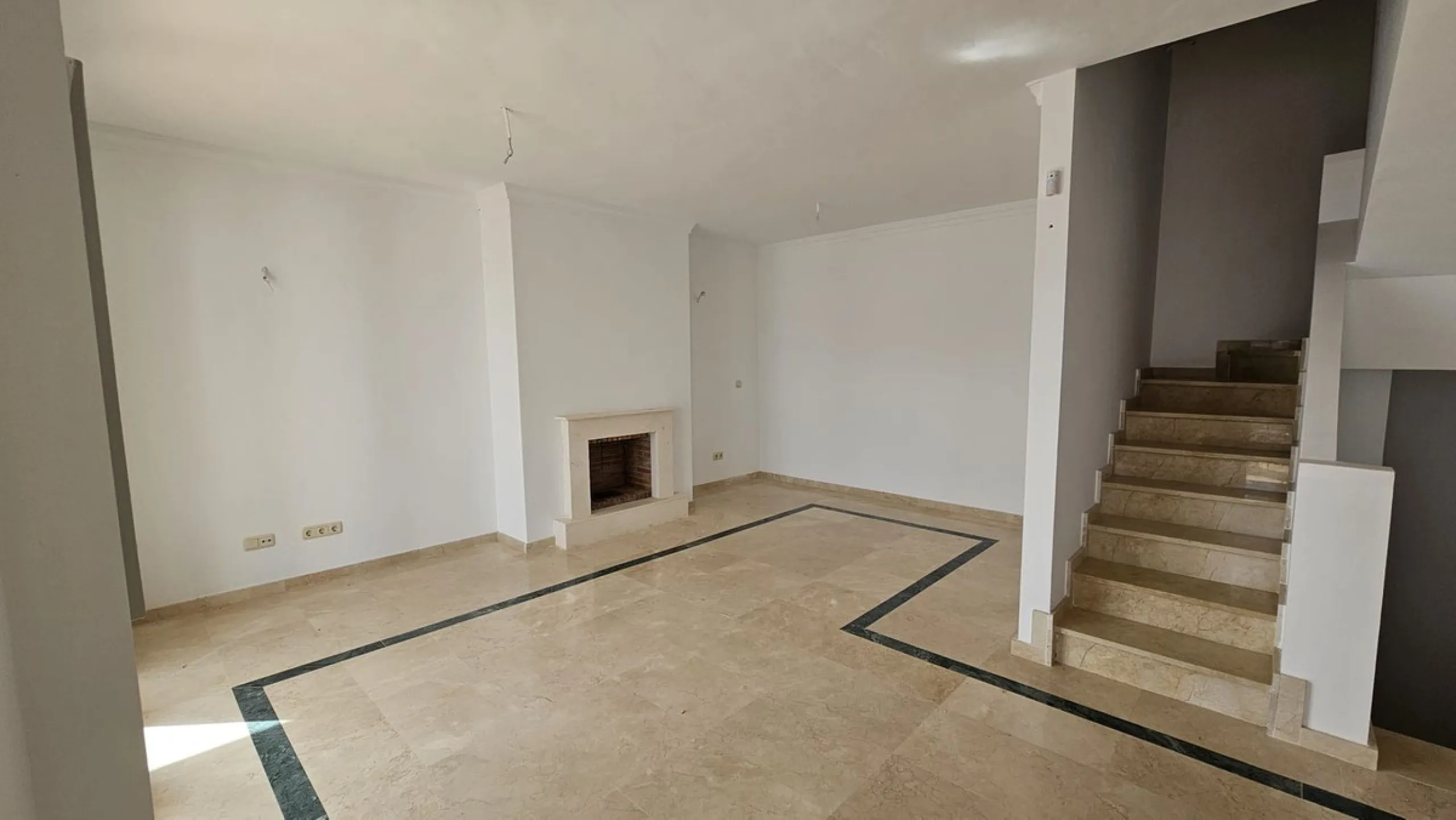 House - Townhouse в продаже в Casares, Málaga. В доме 2 спален и 3 ванных комнат. Площадь дома 208 м²