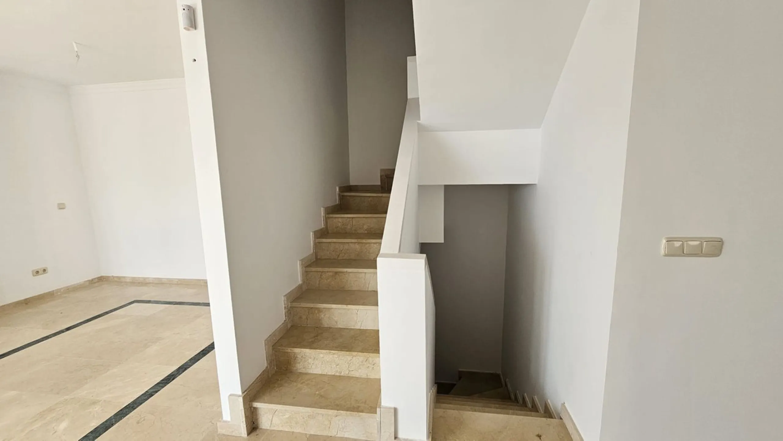 House - Townhouse в продаже в Casares, Málaga. В доме 2 спален и 3 ванных комнат. Площадь дома 208 м²