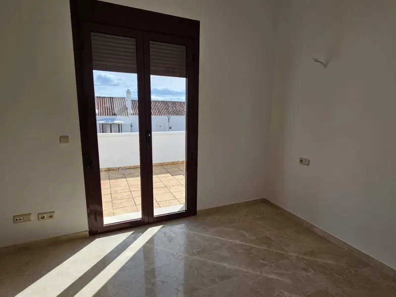 House - Townhouse в продаже в Casares, Málaga. В доме 2 спален и 3 ванных комнат. Площадь дома 208 м²