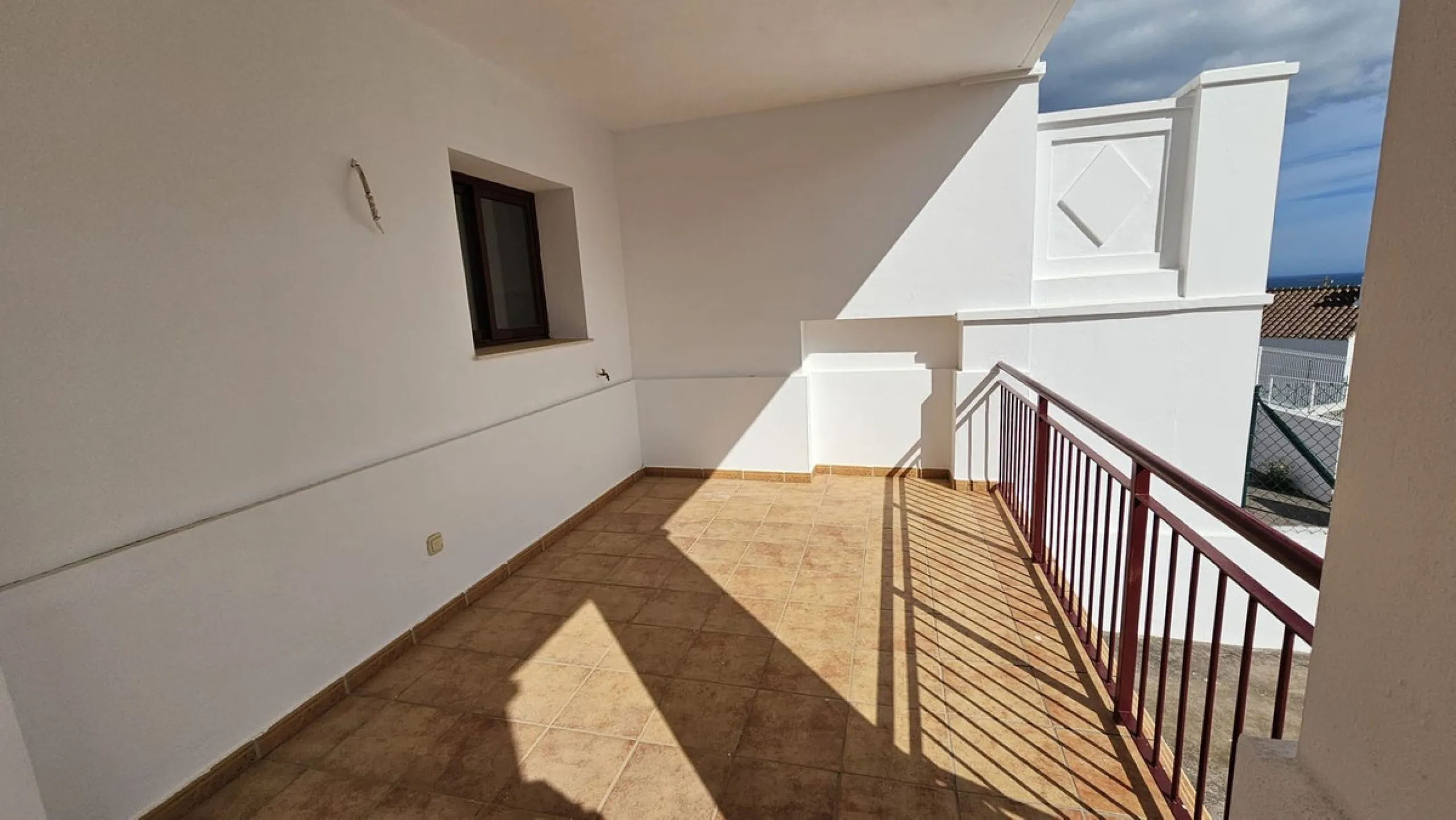 House - Townhouse в продаже в Casares, Málaga. В доме 2 спален и 3 ванных комнат. Площадь дома 208 м²