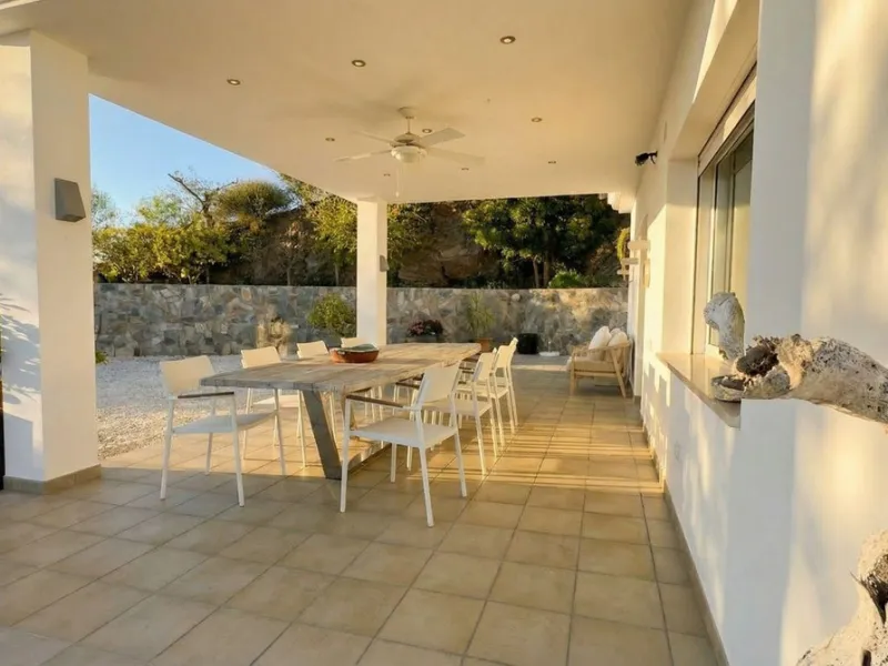 House - Detached Villa в продаже в Guaro, Málaga. В доме 4 спален и 4 ванных комнат. Площадь дома 357 м². Площадь участка 22000 м²