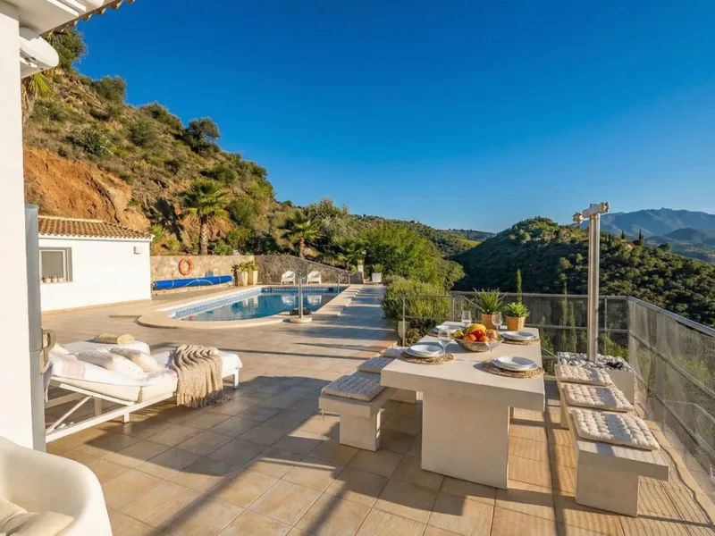 House - Detached Villa в продаже в Guaro, Málaga. В доме 4 спален и 4 ванных комнат. Площадь дома 357 м². Площадь участка 22000 м²
