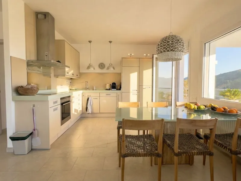 House - Detached Villa в продаже в Guaro, Málaga. В доме 4 спален и 4 ванных комнат. Площадь дома 357 м². Площадь участка 22000 м²