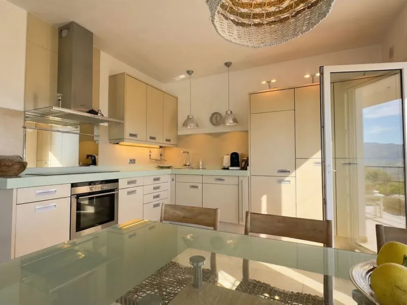 House - Detached Villa в продаже в Guaro, Málaga. В доме 4 спален и 4 ванных комнат. Площадь дома 357 м². Площадь участка 22000 м²