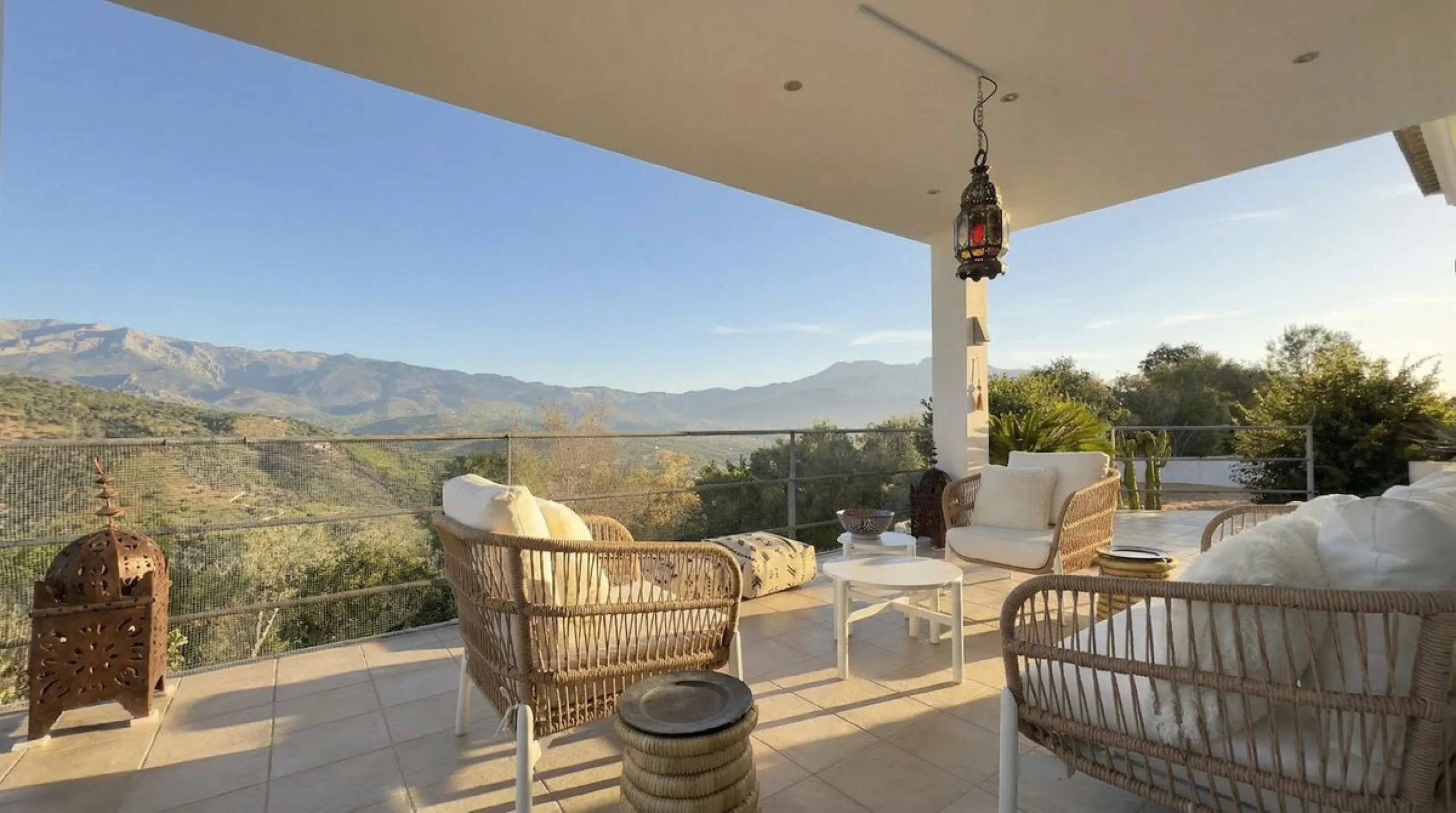 House - Detached Villa в продаже в Guaro, Málaga. В доме 4 спален и 4 ванных комнат. Площадь дома 357 м². Площадь участка 22000 м²