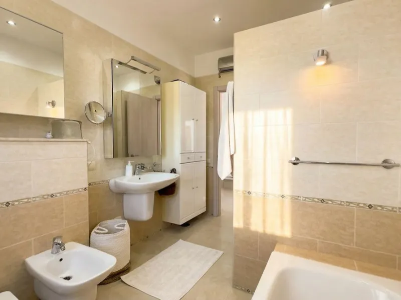 House - Detached Villa в продаже в Guaro, Málaga. В доме 4 спален и 4 ванных комнат. Площадь дома 357 м². Площадь участка 22000 м²