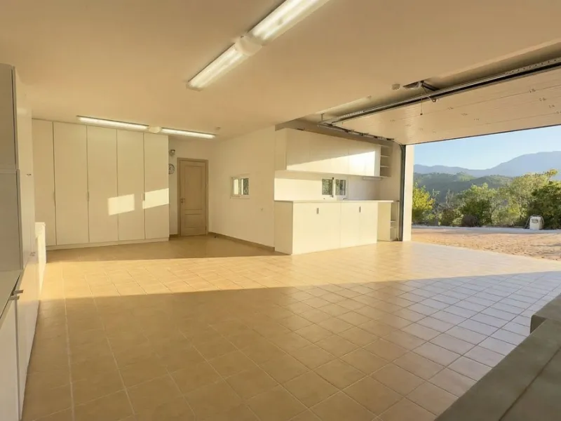 House - Detached Villa в продаже в Guaro, Málaga. В доме 4 спален и 4 ванных комнат. Площадь дома 357 м². Площадь участка 22000 м²
