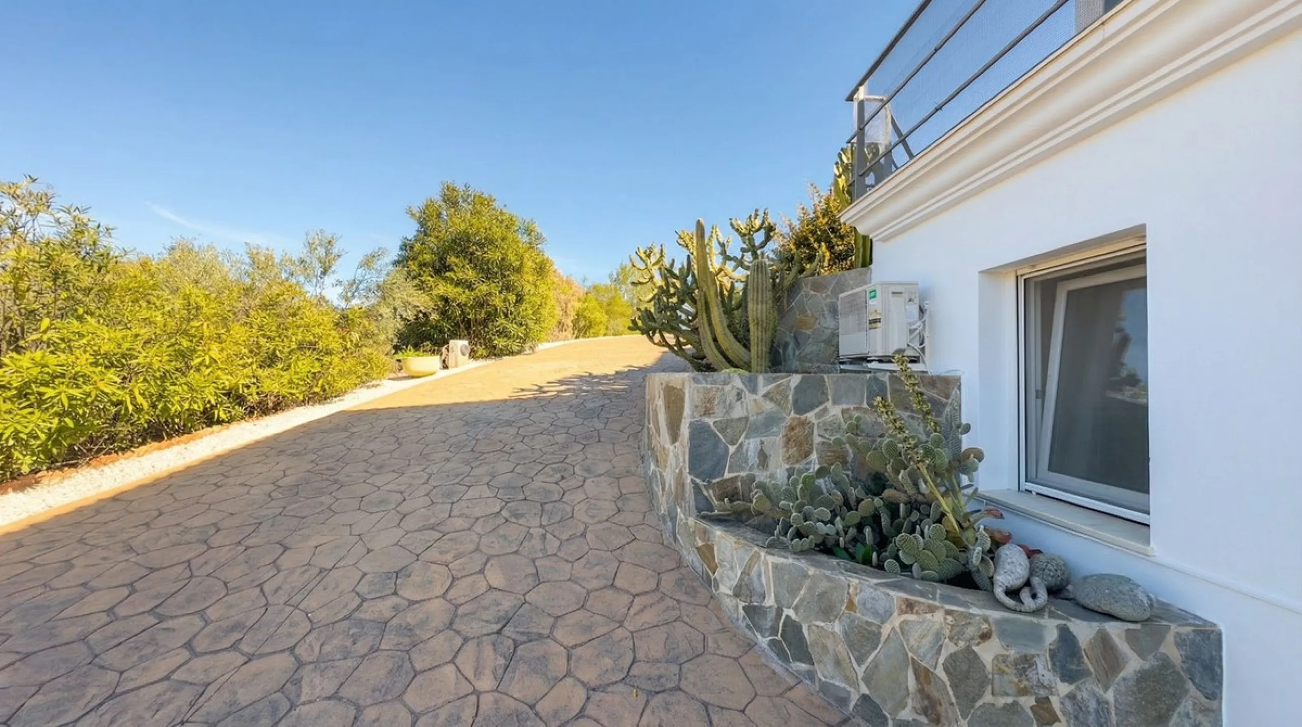 House - Detached Villa в продаже в Guaro, Málaga. В доме 4 спален и 4 ванных комнат. Площадь дома 357 м². Площадь участка 22000 м²
