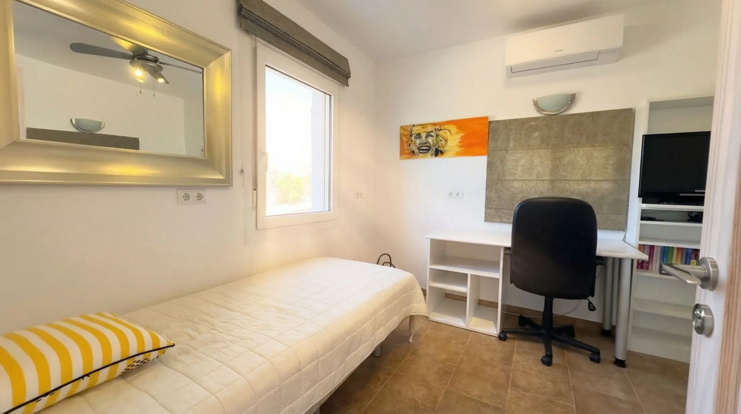 House - Detached Villa в продаже в Guaro, Málaga. В доме 4 спален и 4 ванных комнат. Площадь дома 357 м². Площадь участка 22000 м²