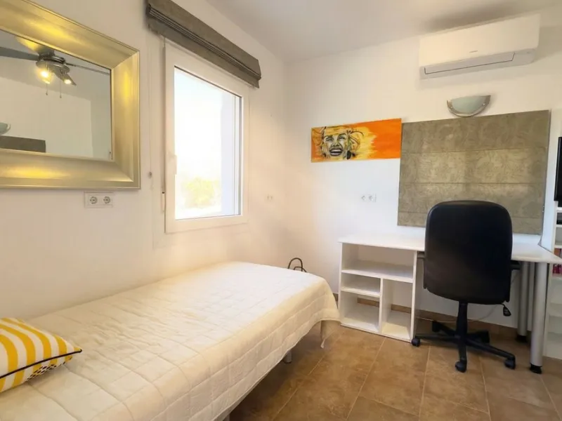 House - Detached Villa в продаже в Guaro, Málaga. В доме 4 спален и 4 ванных комнат. Площадь дома 357 м². Площадь участка 22000 м²
