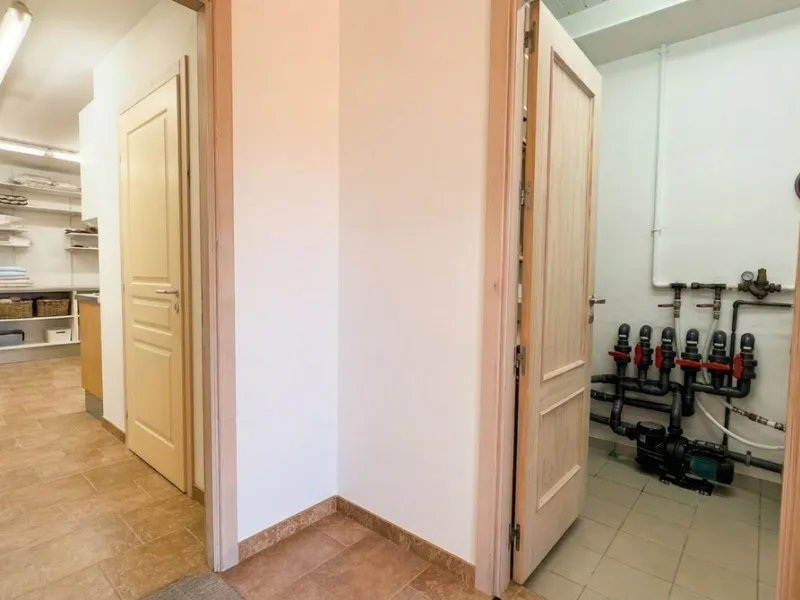 House - Detached Villa в продаже в Guaro, Málaga. В доме 4 спален и 4 ванных комнат. Площадь дома 357 м². Площадь участка 22000 м²