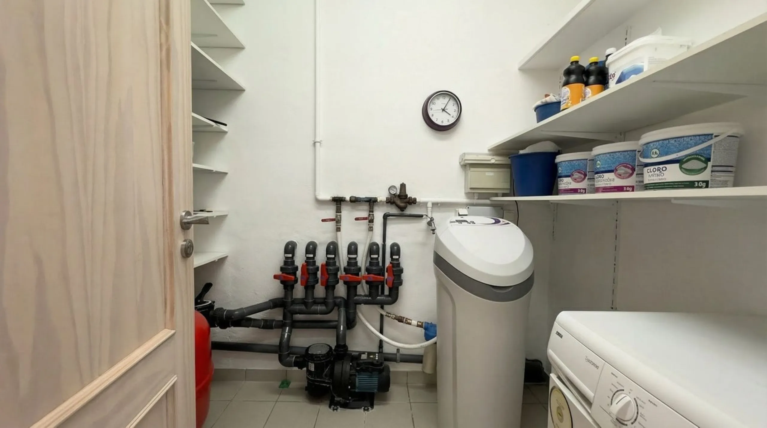 House - Detached Villa в продаже в Guaro, Málaga. В доме 4 спален и 4 ванных комнат. Площадь дома 357 м². Площадь участка 22000 м²