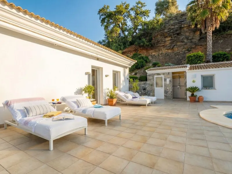House - Detached Villa в продаже в Guaro, Málaga. В доме 4 спален и 4 ванных комнат. Площадь дома 357 м². Площадь участка 22000 м²