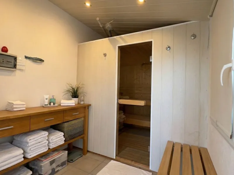 House - Detached Villa в продаже в Guaro, Málaga. В доме 4 спален и 4 ванных комнат. Площадь дома 357 м². Площадь участка 22000 м²