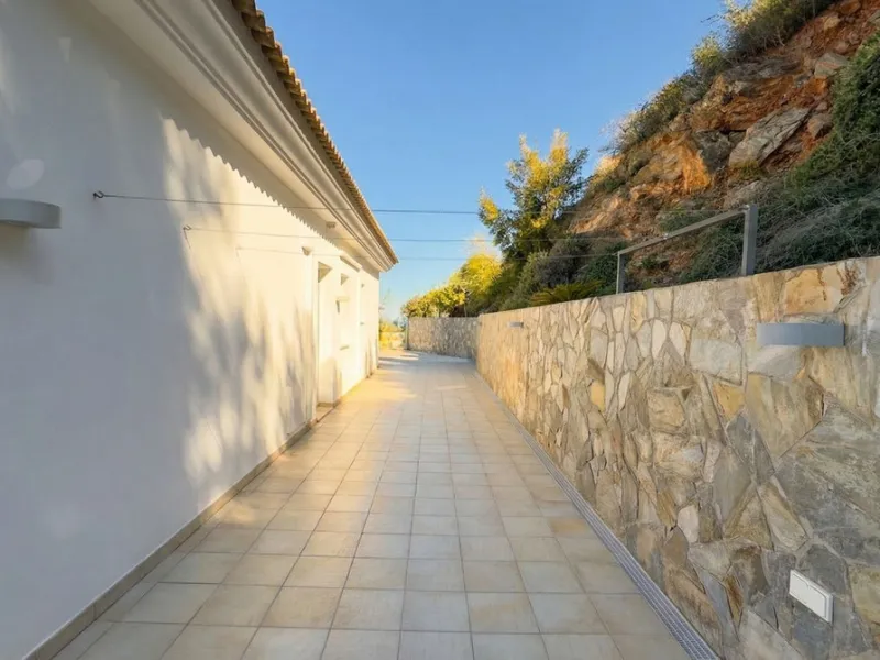 House - Detached Villa в продаже в Guaro, Málaga. В доме 4 спален и 4 ванных комнат. Площадь дома 357 м². Площадь участка 22000 м²