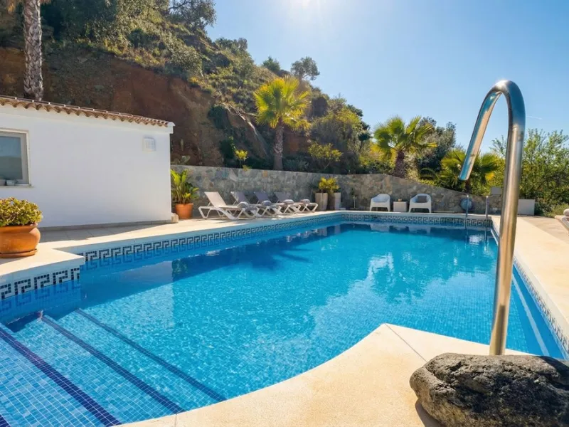 House - Detached Villa в продаже в Guaro, Málaga. В доме 4 спален и 4 ванных комнат. Площадь дома 357 м². Площадь участка 22000 м²