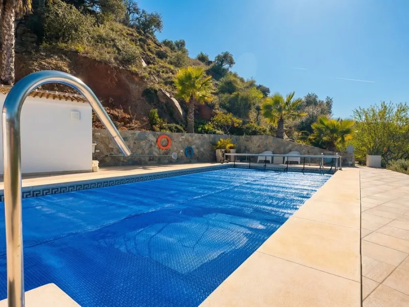 House - Detached Villa в продаже в Guaro, Málaga. В доме 4 спален и 4 ванных комнат. Площадь дома 357 м². Площадь участка 22000 м²
