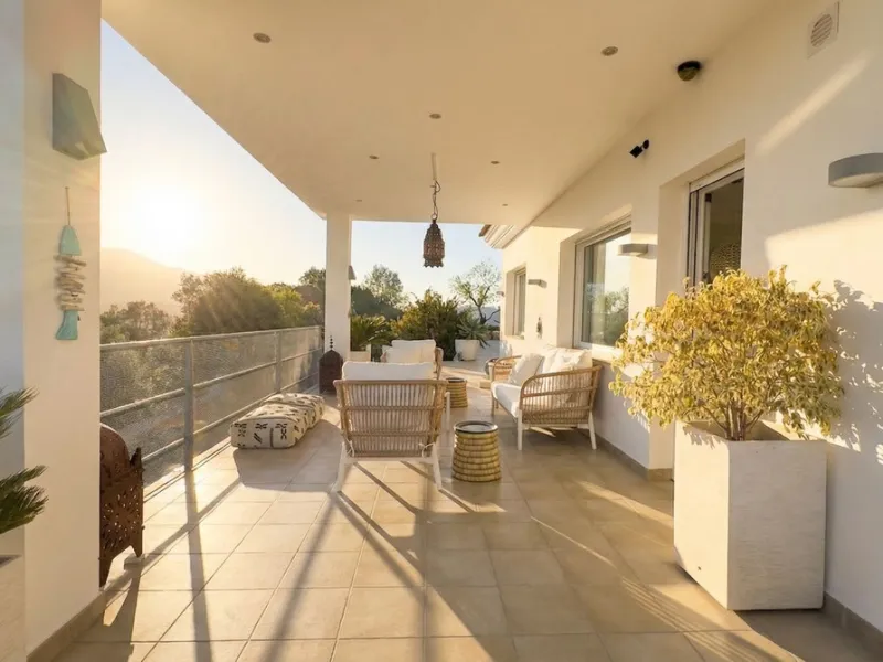 House - Detached Villa в продаже в Guaro, Málaga. В доме 4 спален и 4 ванных комнат. Площадь дома 357 м². Площадь участка 22000 м²
