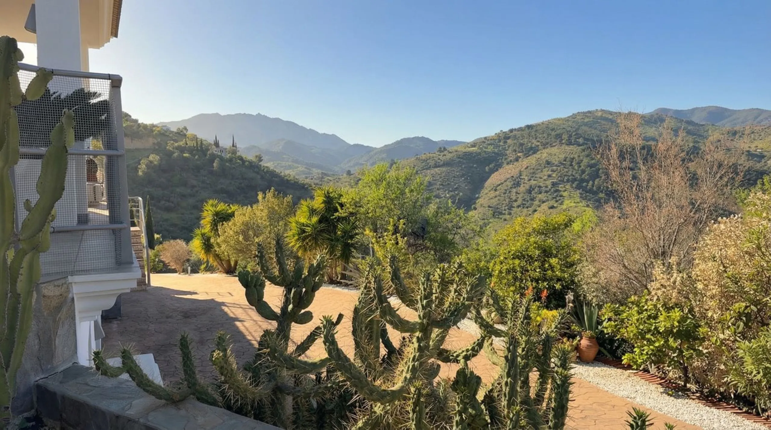 House - Detached Villa в продаже в Guaro, Málaga. В доме 4 спален и 4 ванных комнат. Площадь дома 357 м². Площадь участка 22000 м²