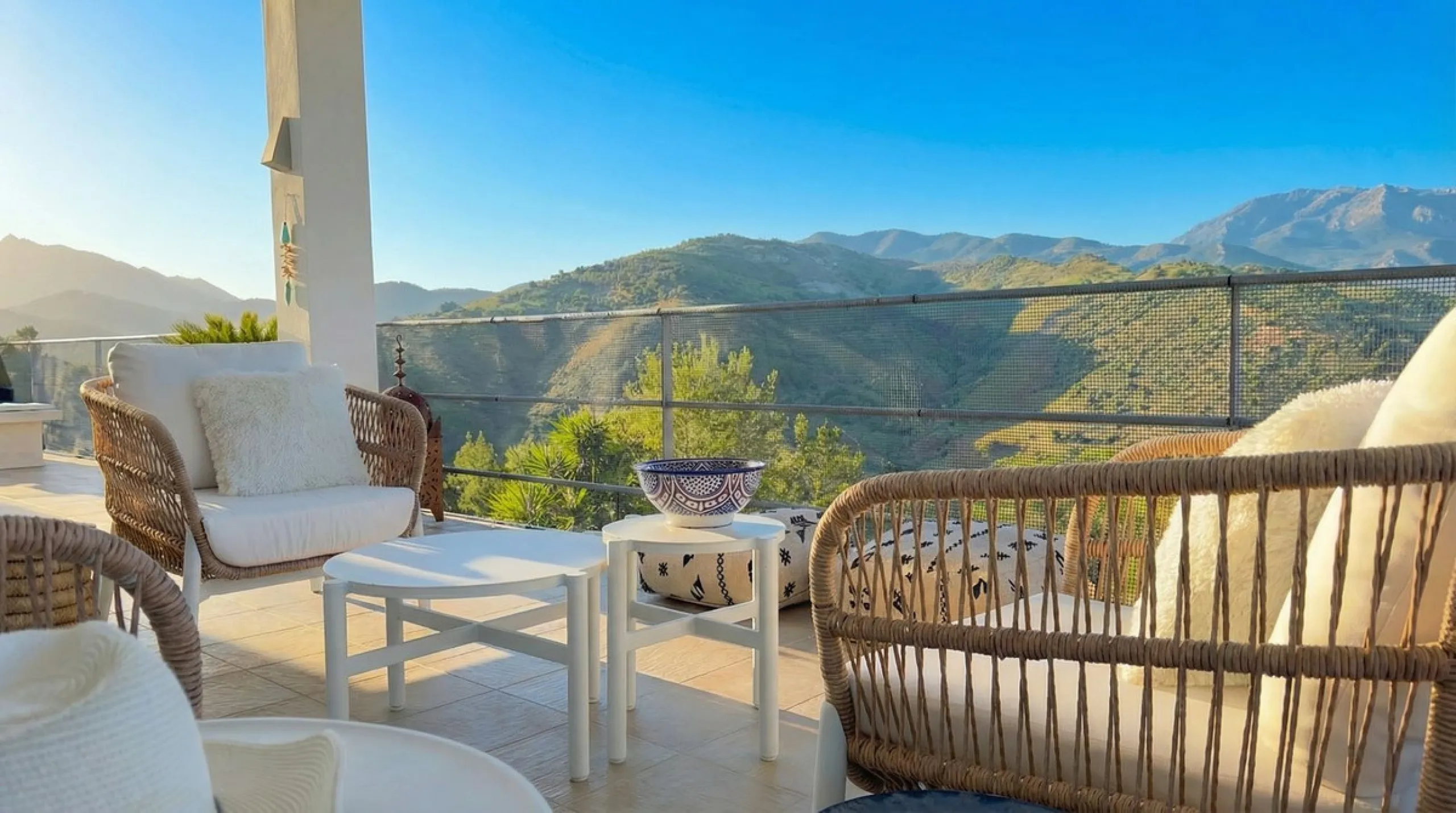 House - Detached Villa в продаже в Guaro, Málaga. В доме 4 спален и 4 ванных комнат. Площадь дома 357 м². Площадь участка 22000 м²