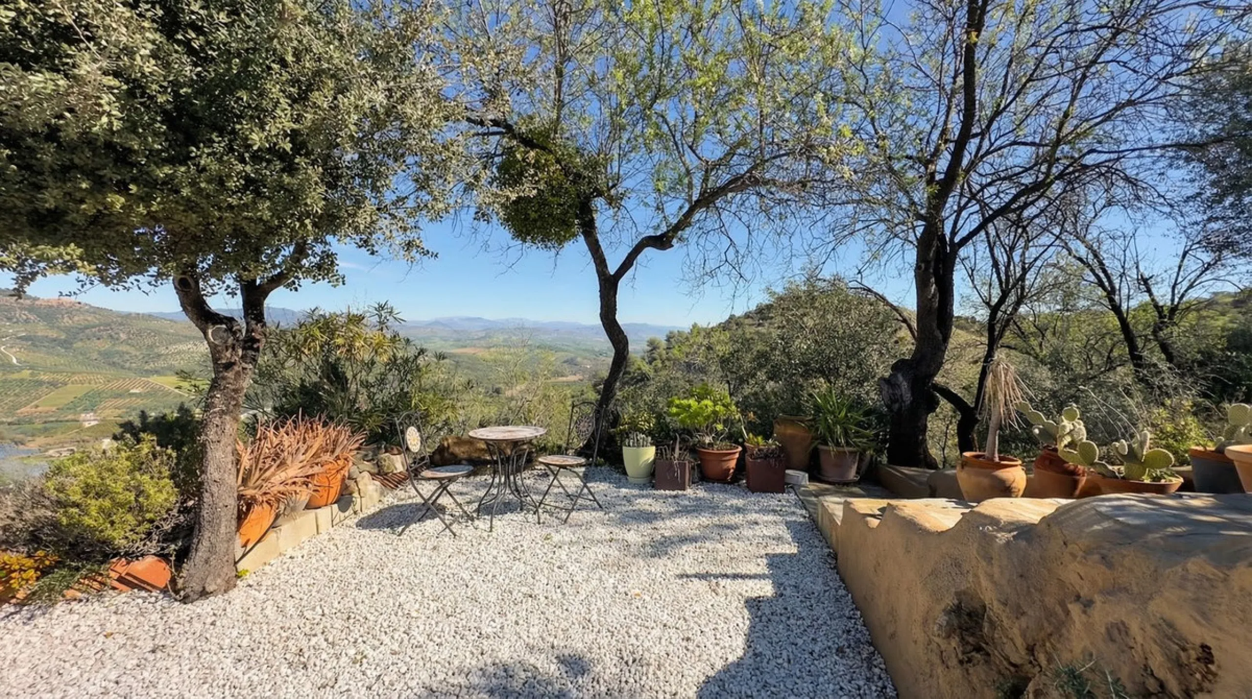 House - Detached Villa в продаже в Guaro, Málaga. В доме 4 спален и 4 ванных комнат. Площадь дома 357 м². Площадь участка 22000 м²